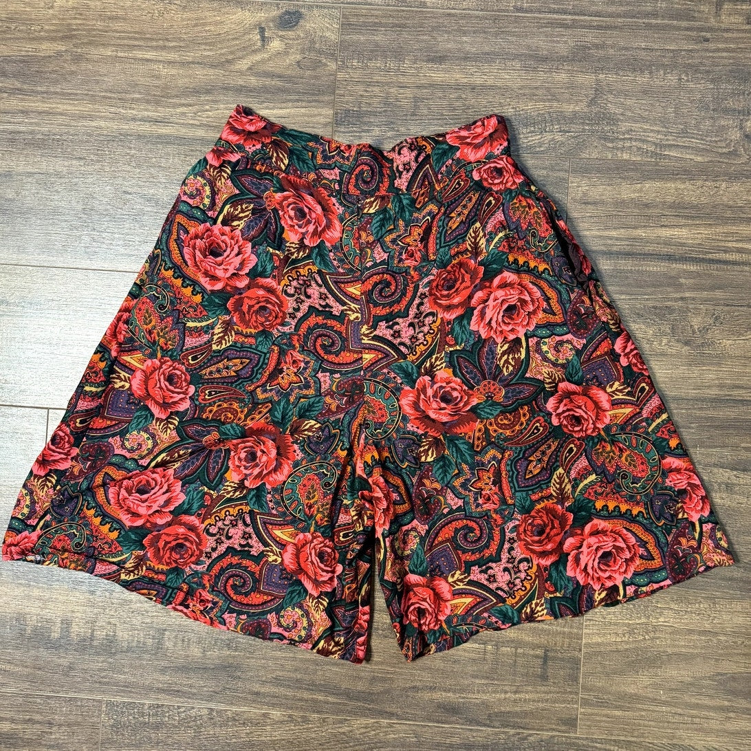 Paisley pleated primrose flowy shorts (1980s)