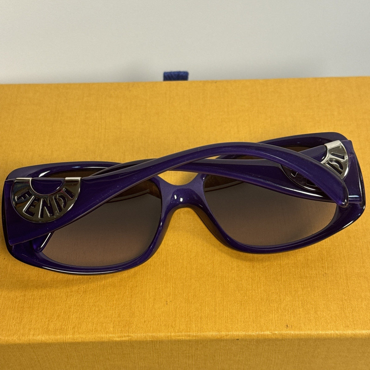 Vintage Y2K Fendi FS5064 purple oversized polarized sunglasses