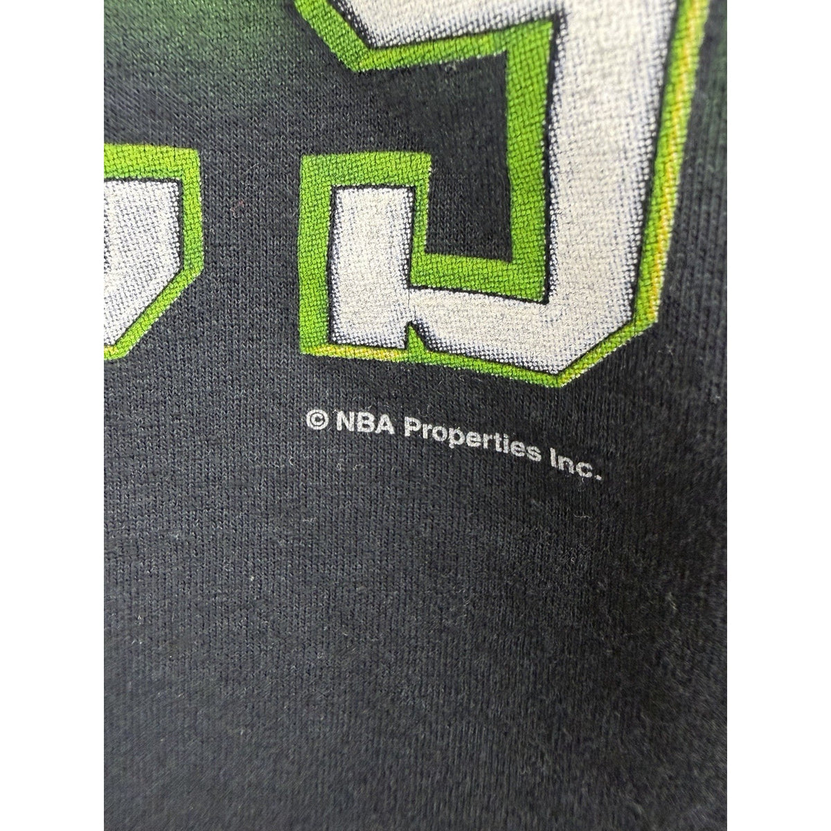Vintage 2002 Liquid Blue Boston Celtics Lucky The Leprechaun Cartoon Tee M 20x25