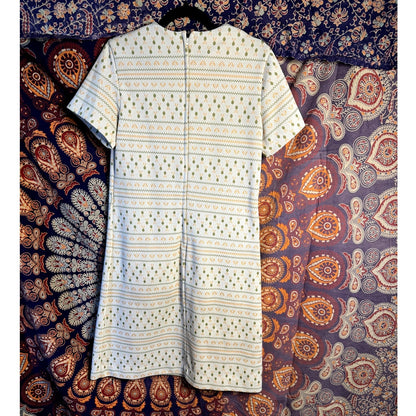 Easter vibes, easy peasy pullover dress (1970s)