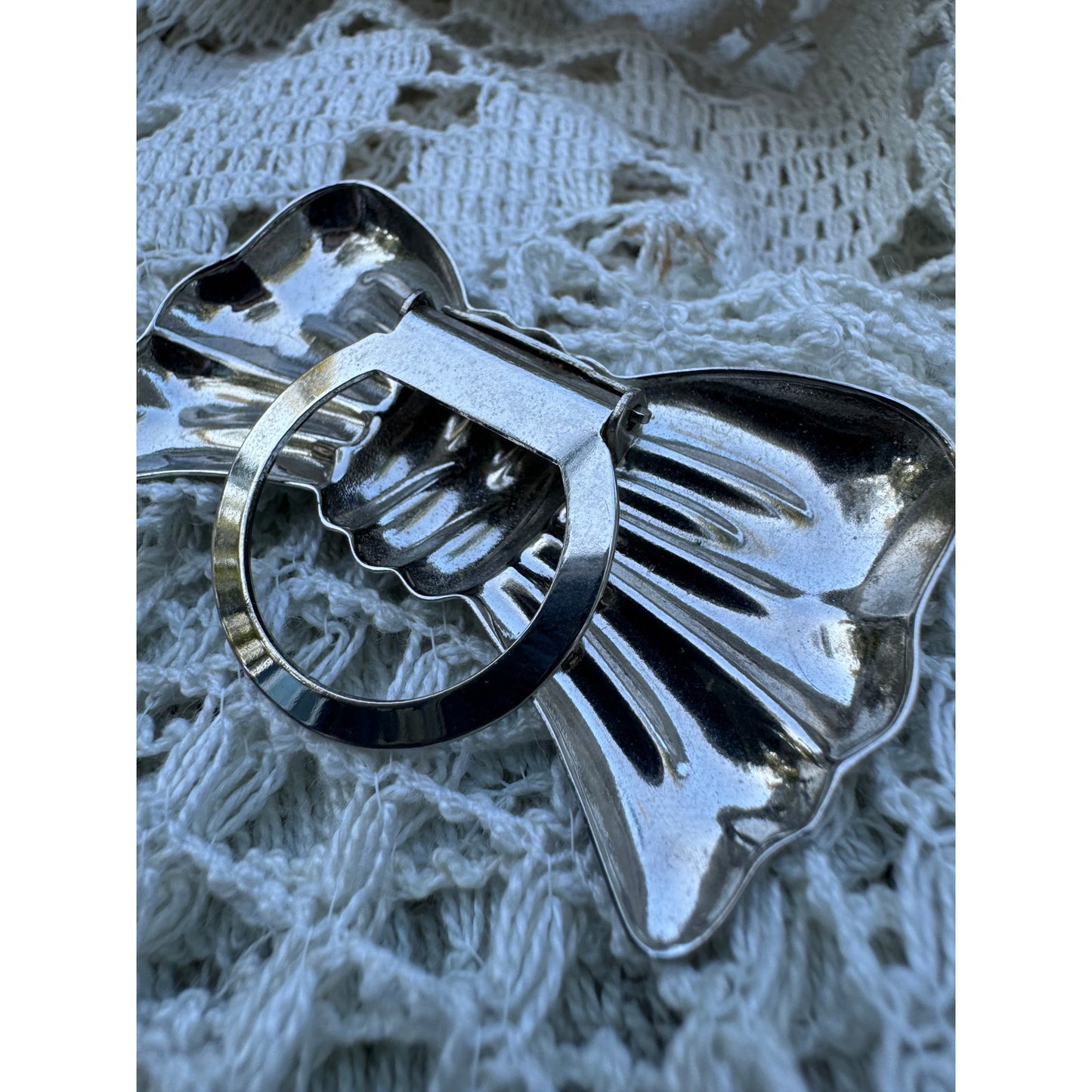 Silver bow scarf clip (1970s)