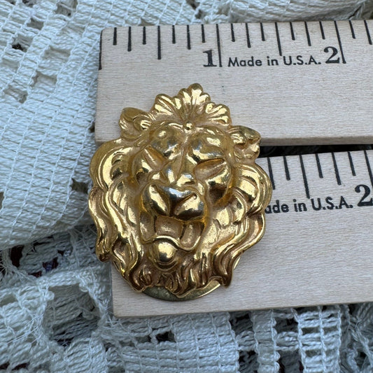 Gold lion scarf clip (1970s)