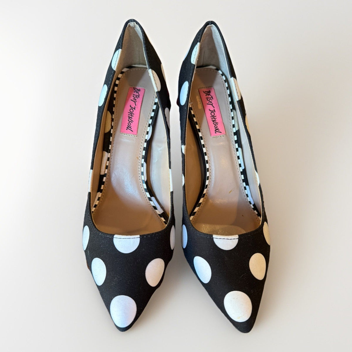 Betsey Johnson Polka Dot Pumps with Purple Ruffle Women's size 6.5 EUC - 4" Heel