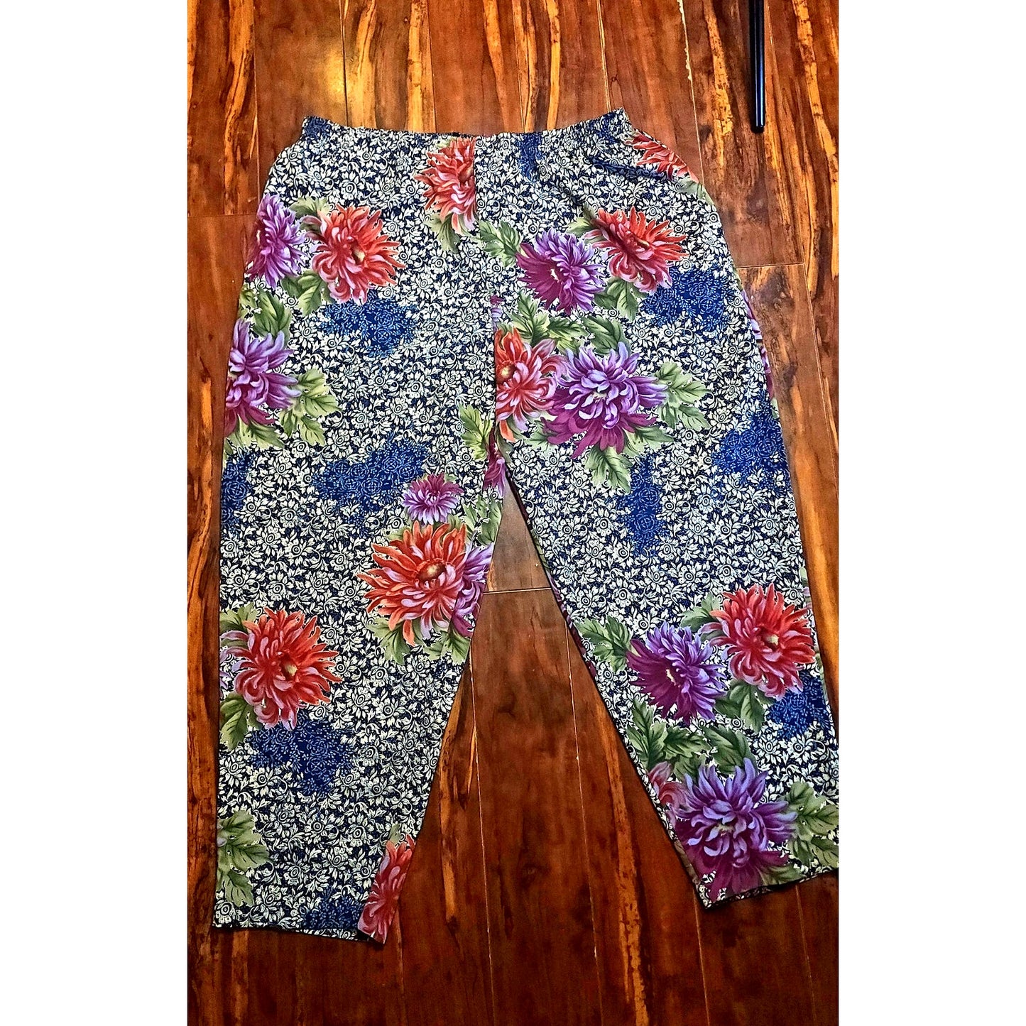 Flower power, stretchy pants (1980s)