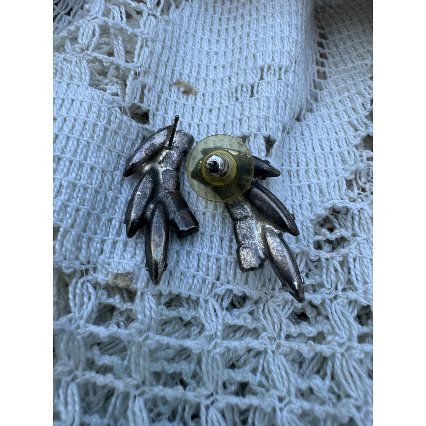 Vintage "diamond" feathers costume earrings (1970s)