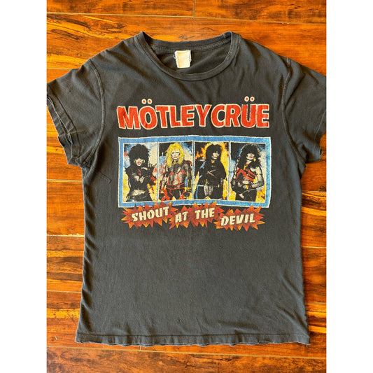 Vintage Motley Crue Shout at the Devil shirt faded tag size Medium