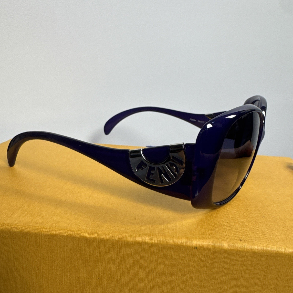 Vintage Y2K Fendi FS5064 purple oversized polarized sunglasses