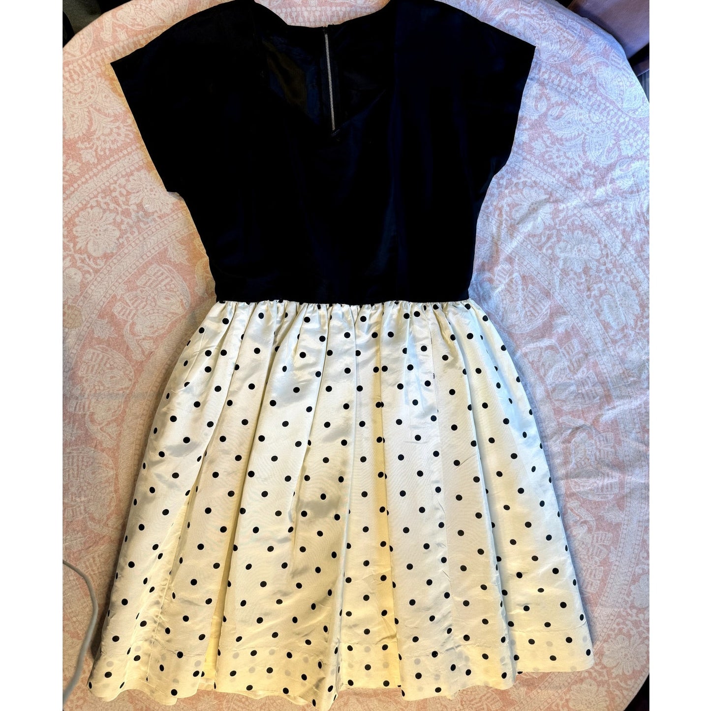 Perfect pinup, black and white polka dot dress (1950s)