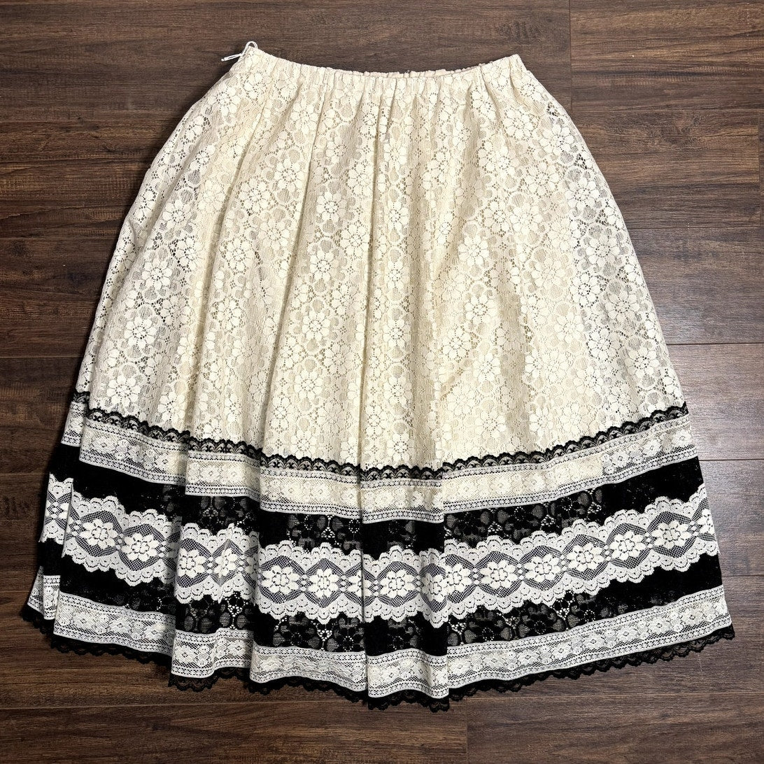 Prairie goth, white and black lace skirt (1970s)