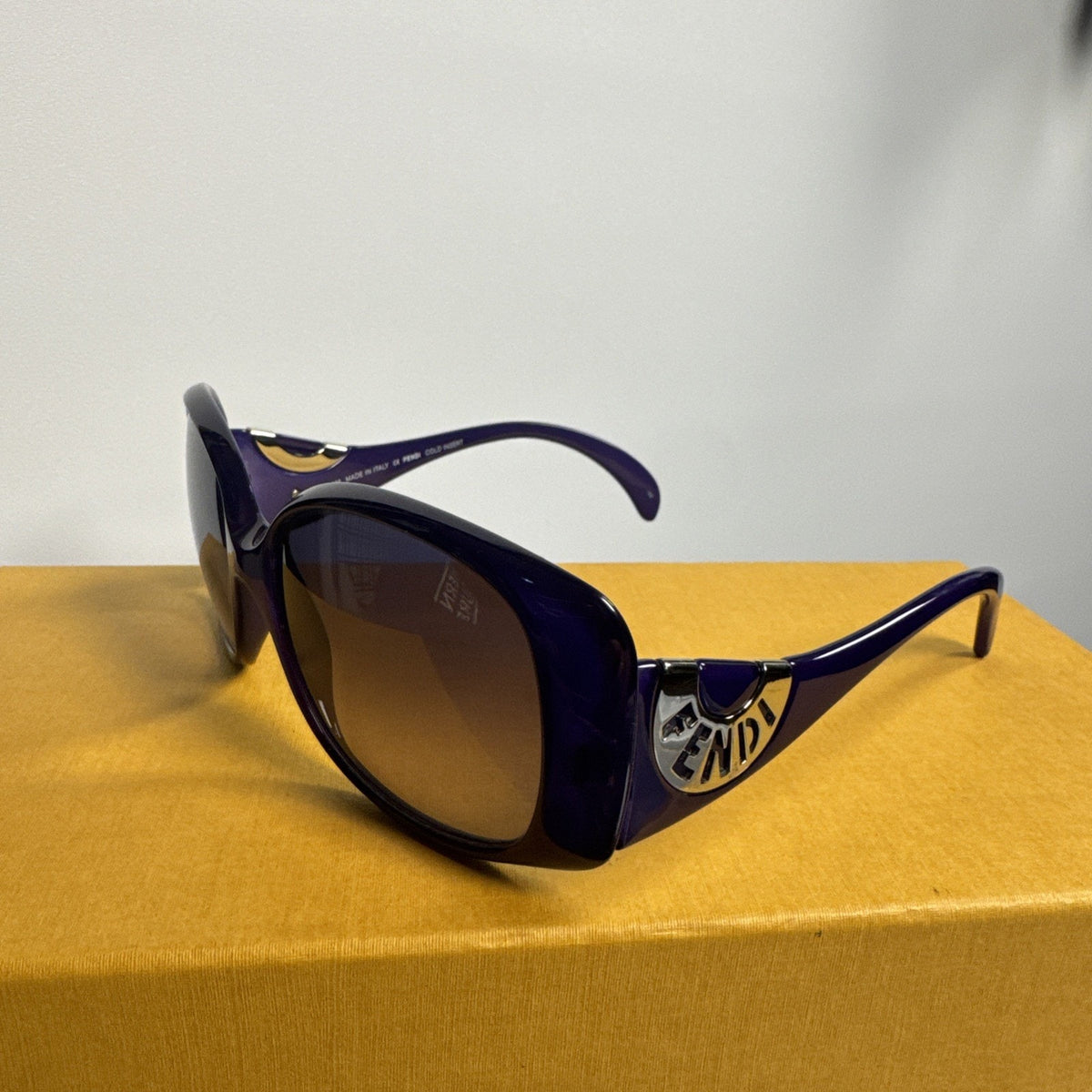 Vintage Y2K Fendi FS5064 purple oversized polarized sunglasses