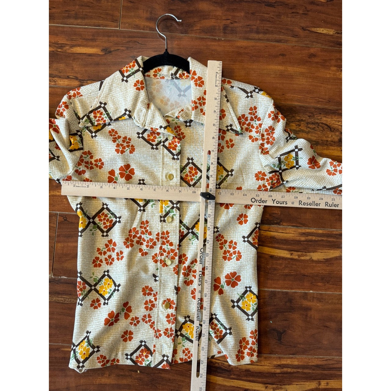 Grandma's couch, folky florarl dagger collar top (1970s)