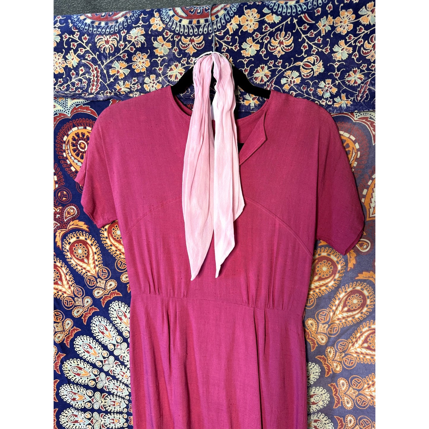 Movin' in magenta, Roberta Lee knit linen dress (1960s)