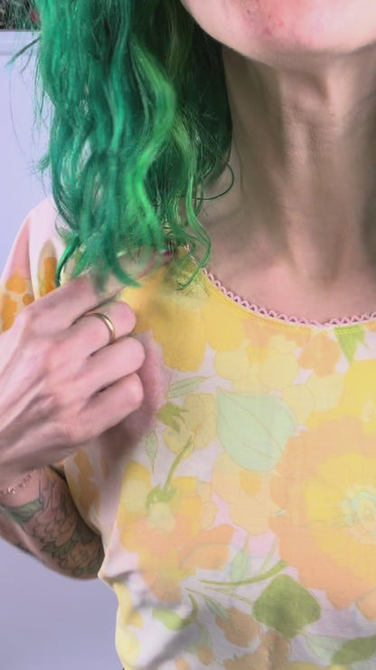 Pale Flower Power Wrap Top (OSFM)